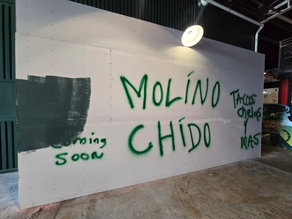 "molino chino" in graffiti on a white wall