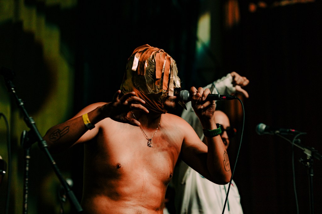 iZCALLi takes the stage at the Federal Theatre