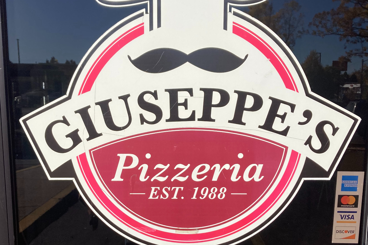 "guiseppe's pizzeria" sign
