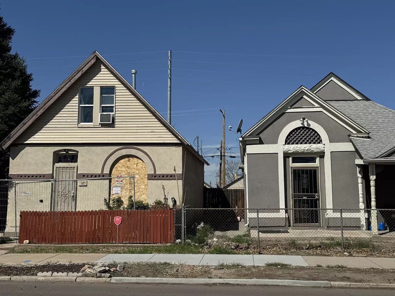An abandoned home next to an occupied home in Denver