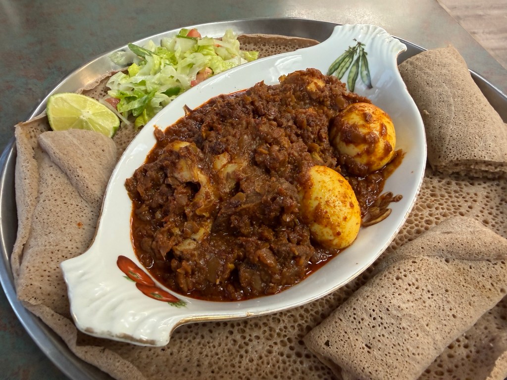 A platter of doro wot