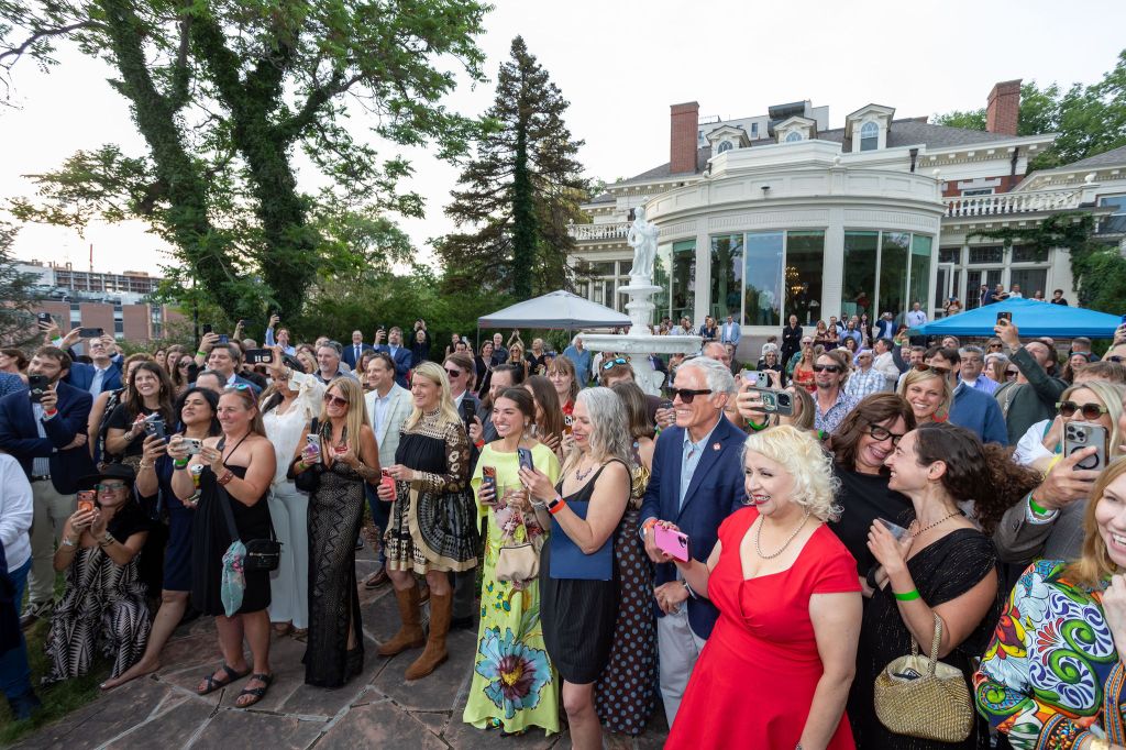crowd outside governor's mansion
