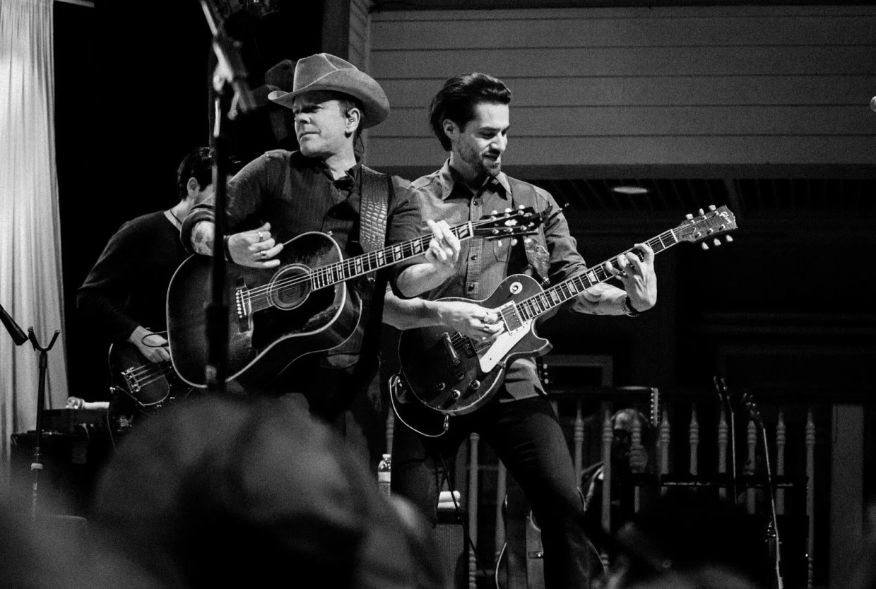 Kiefer Sutherland Is Bringing His Old-Timey Country Music to Boulder in May