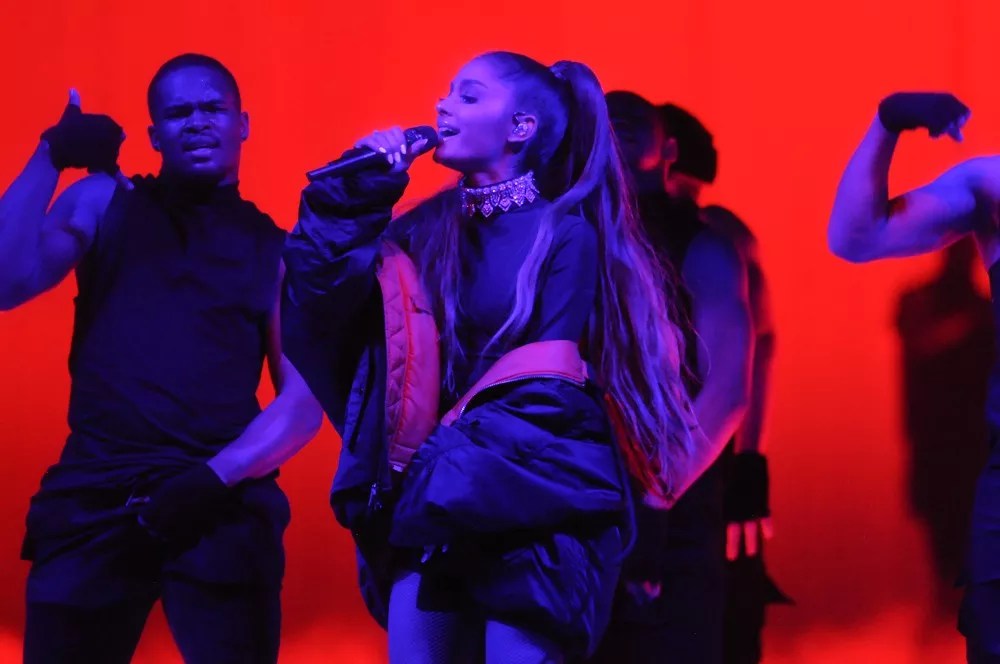 Review: Ariana Grande’s Set Designer Kept Her in the Dark at Pepsi Center