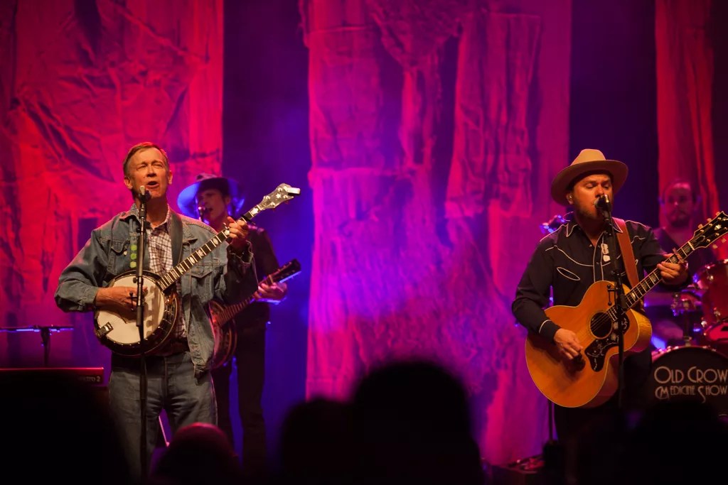 Bonnie Raitt, Willie Nelson, Dave Matthews Play Benefit for John Hickenlooper’s Senate Run