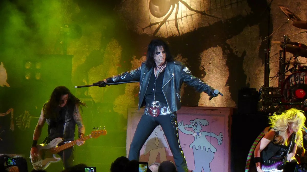 Alice Cooper, King of Rock-and-Roll Theater, Is Better Than a Therapist