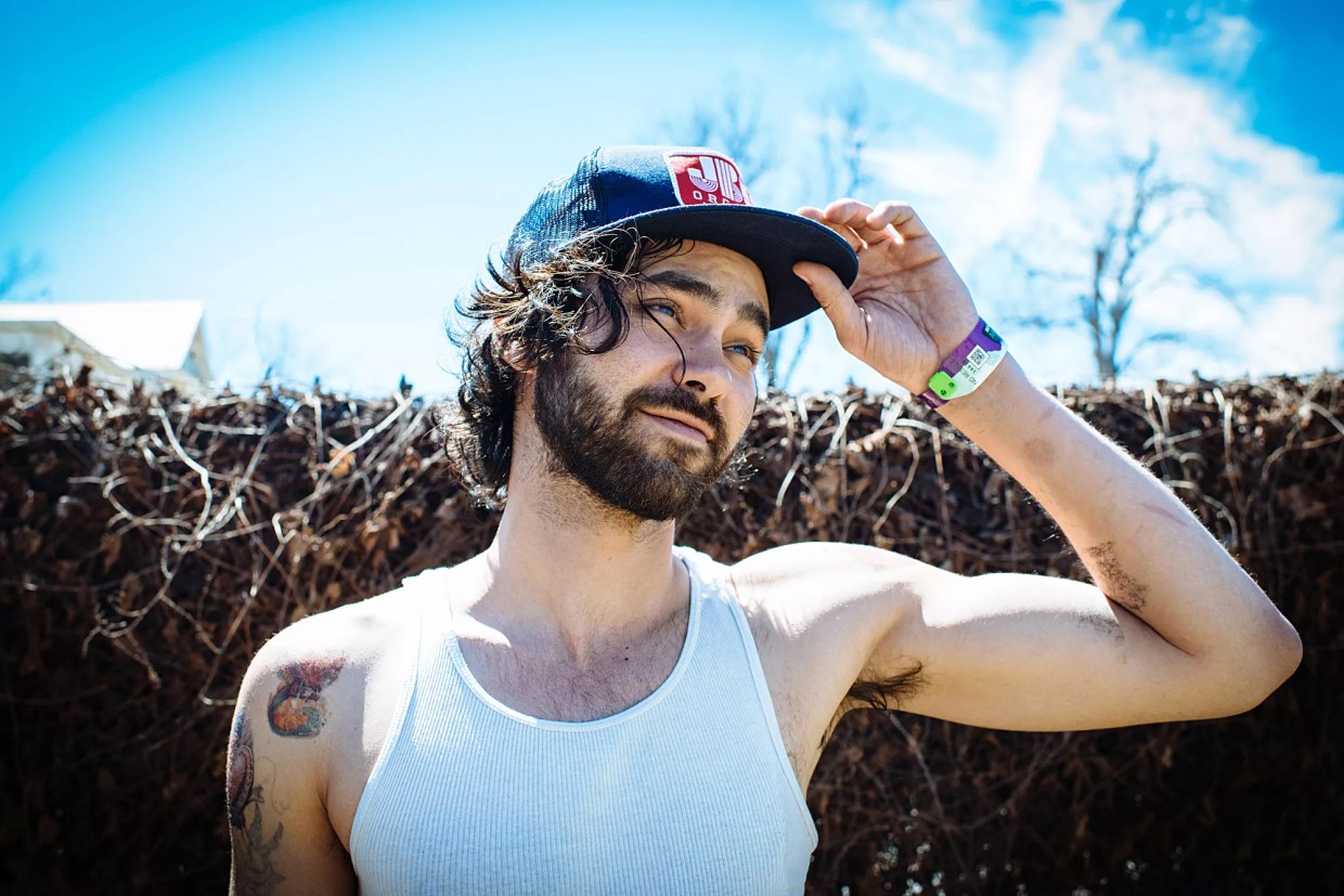 What Shakey Graves Learned From One-Man Bands