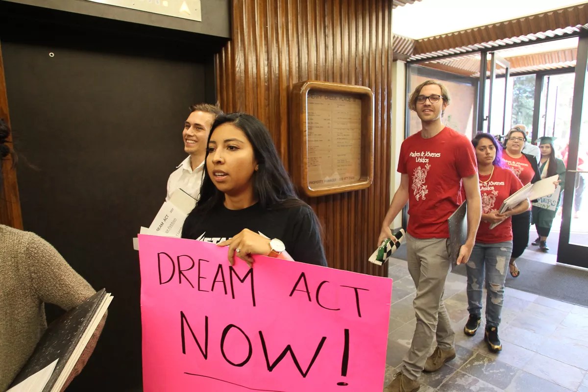 As Government Shutdown Looms, Colorado Immigrants Push for “Clean” DREAM Act