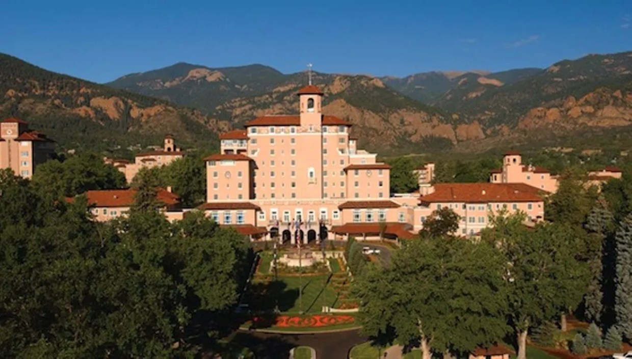 Broadmoor Maître D’Hotel Retires After 39-Year Career