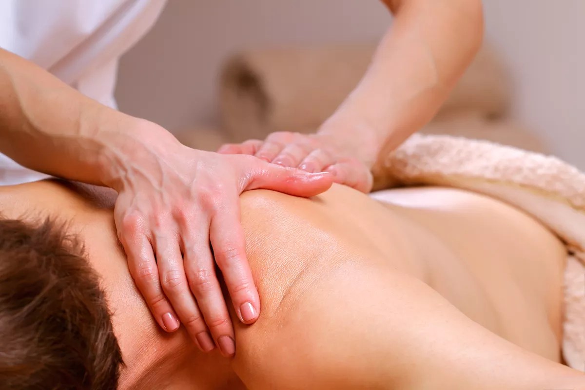 Using a CBD Massage to Recover From a Day on the Slopes