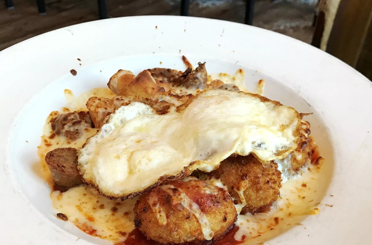 Brunch at Angelo’s Taverna Is a Summer-Only Affair