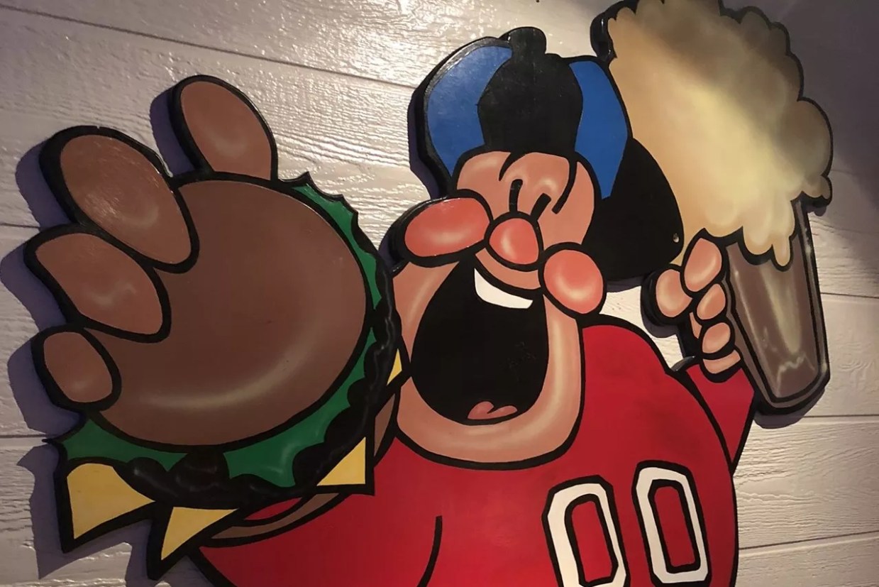 Neighborhood Bars: Fat Boy’s Delivers on the Promise of Its Name