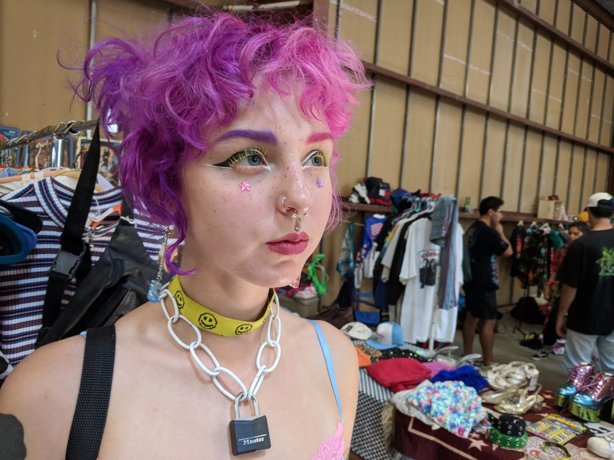 Lauren Ericks Sparkles in Purple and Pink at ThriftCon