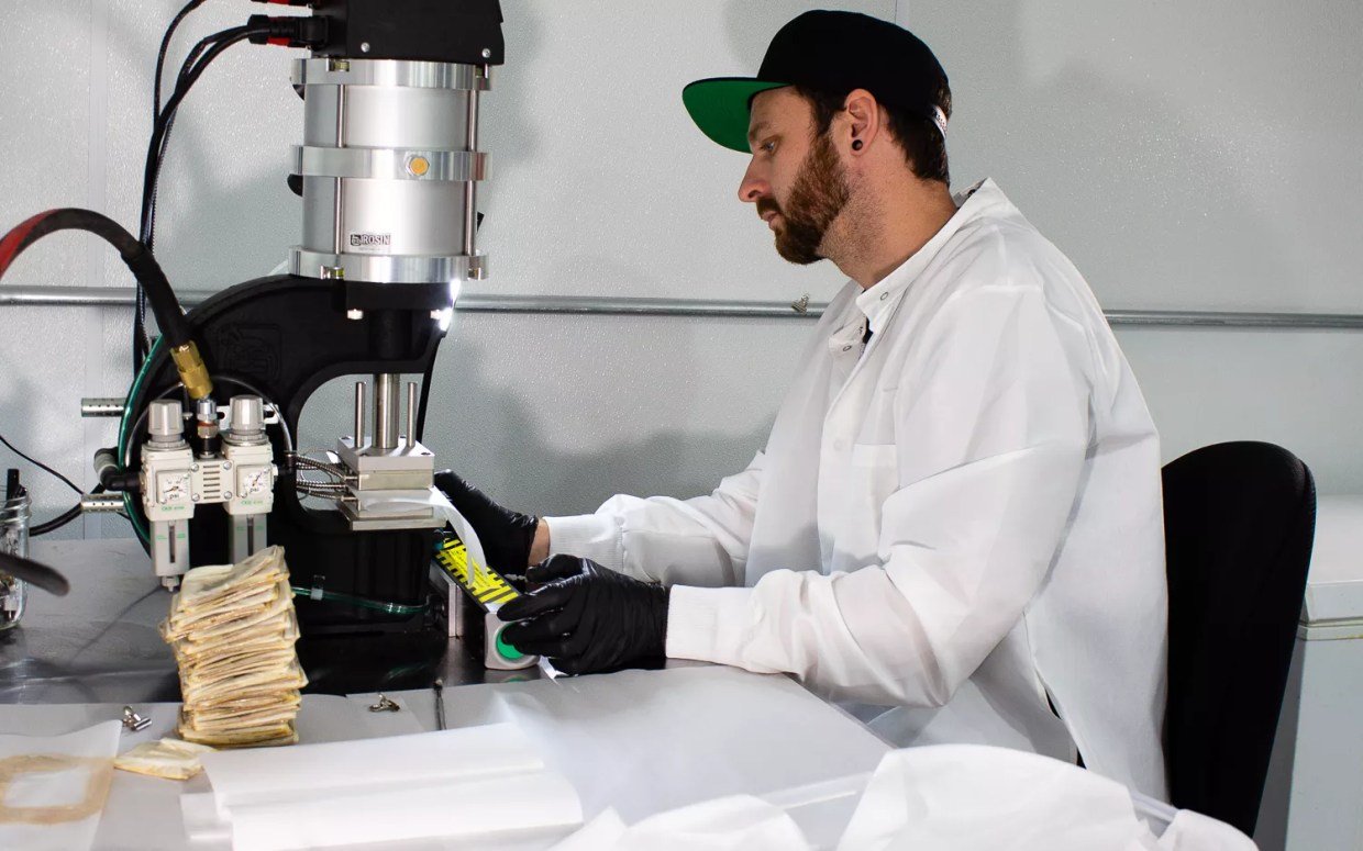 Strictly Solventless Dabs With Leiffa