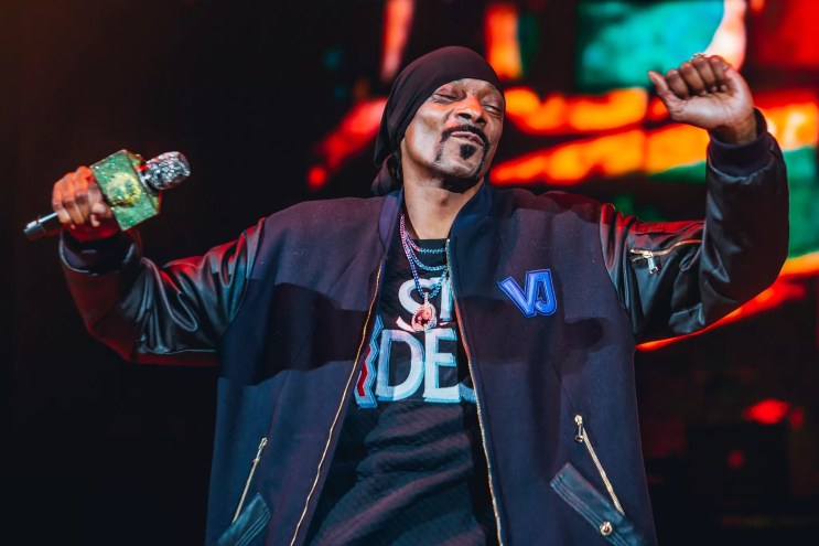Snoop Dogg performing