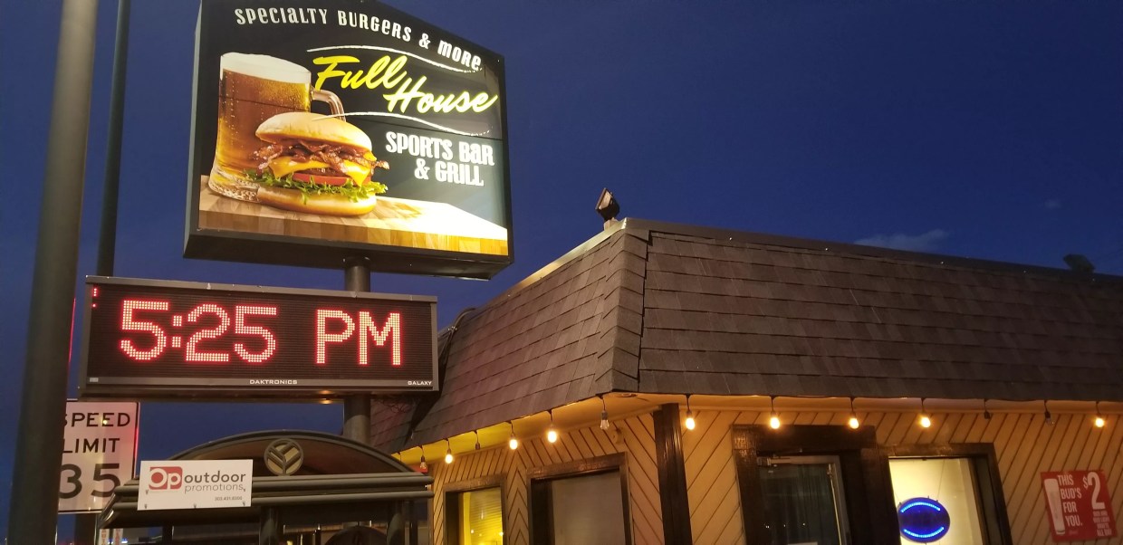 Full House Sports Bar & Grill is Never Empty in Englewood