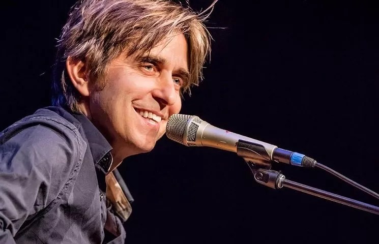 Guitar Virtuoso Eric Johnson Celebrates His Past by Looking to the Future