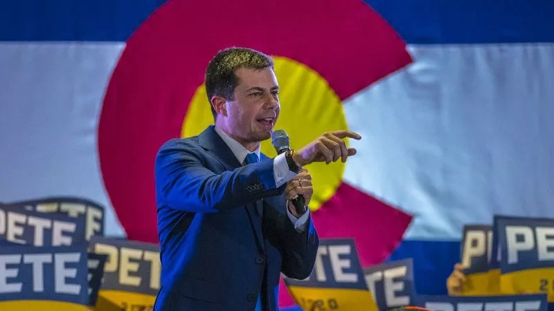 Mayor Pete Scores a Viral Moment in Aurora Thanks to Zachary Ro
