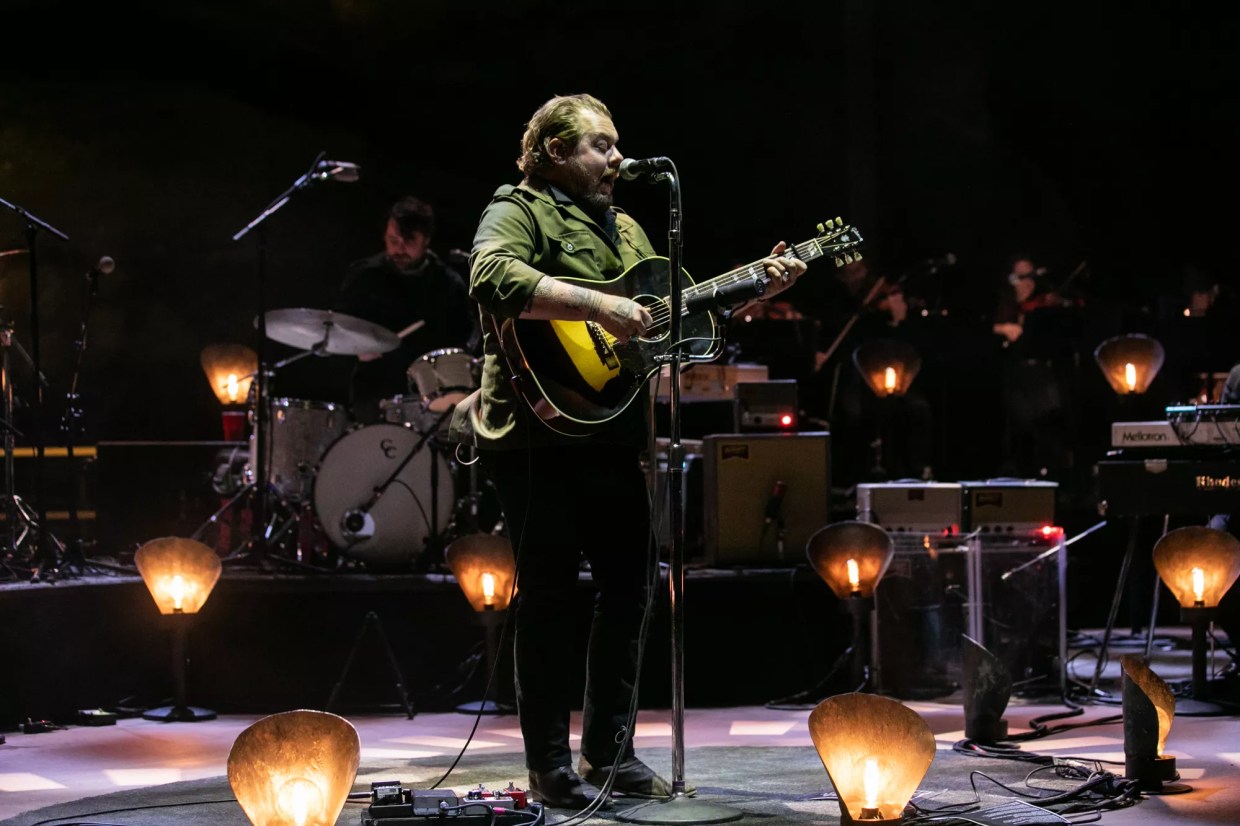 Nathaniel Rateliff and Elle King Drop COVID Carol, “Xmas to Forget”