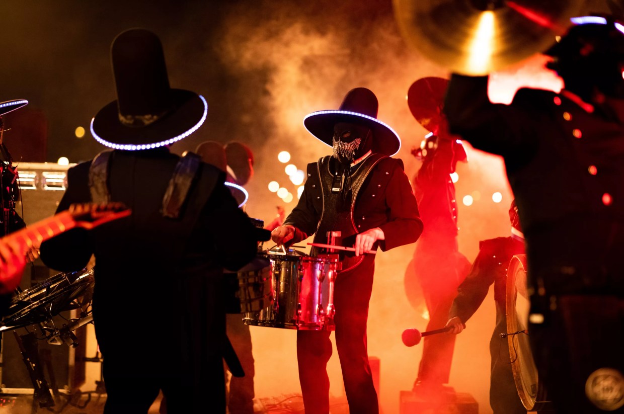 Itchy-O Fundraising for the Oriental Theater Before Ringing in 2021