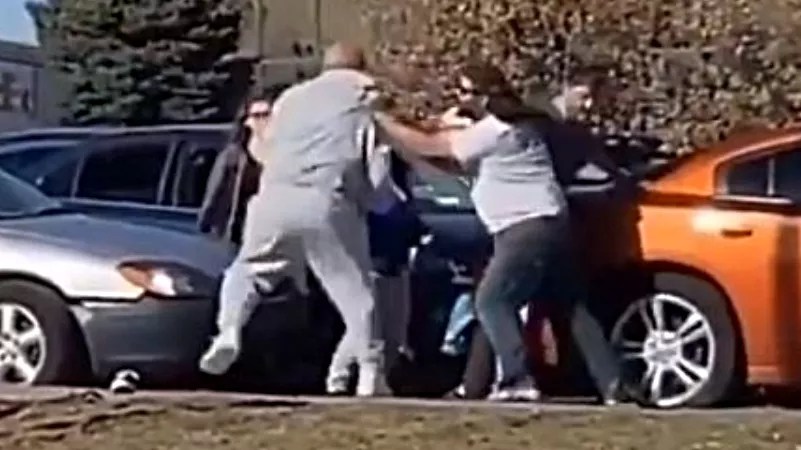 More Than 120 In-N-Out Infections in 286 COVID-19 Holiday Outbreaks