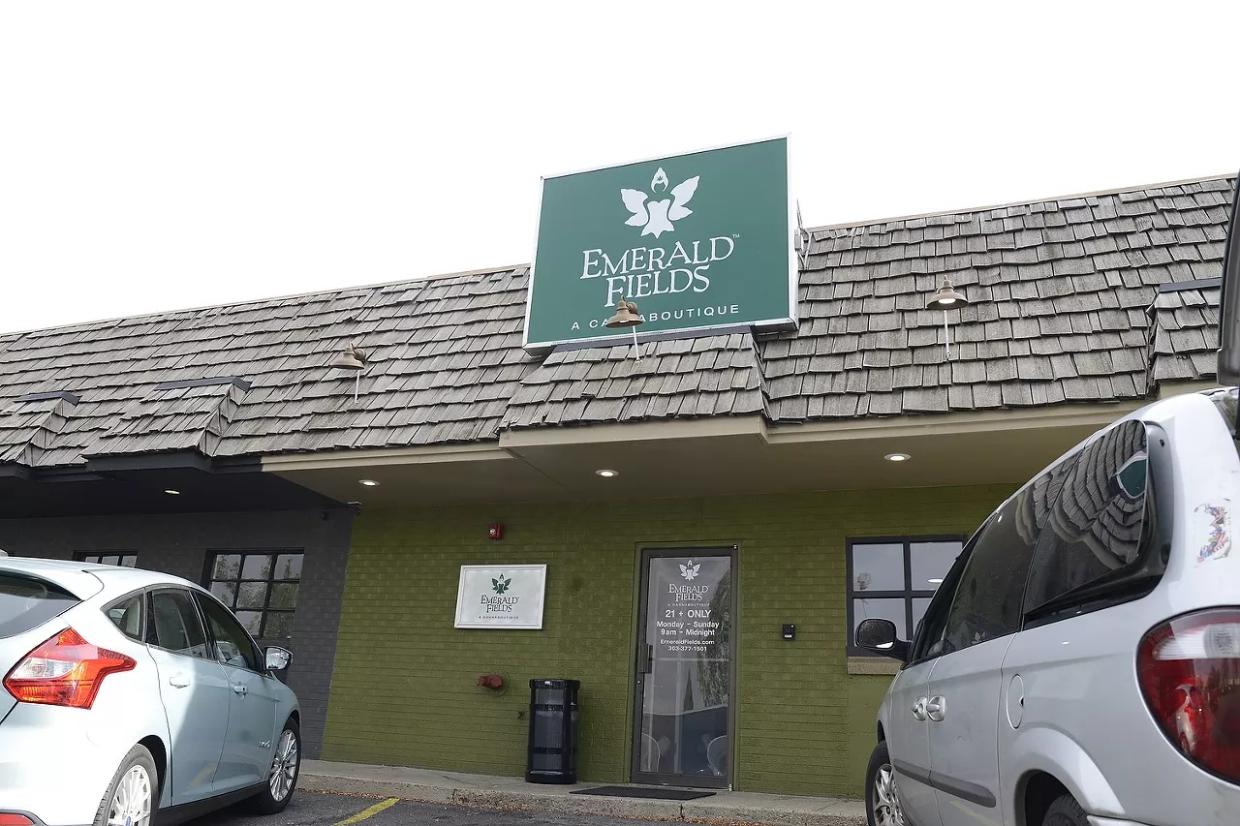 Schwazze Agrees to Buy Emerald Fields, Smokin Gun Dispensaries