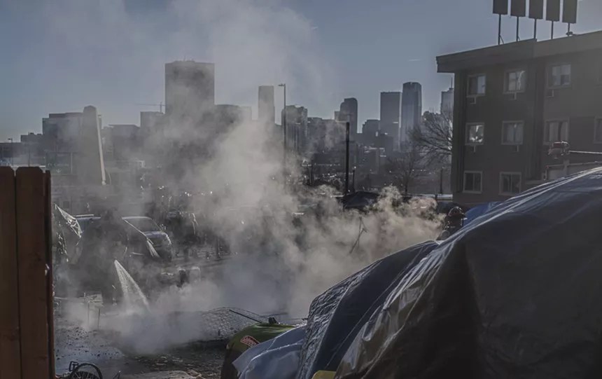 Reader: Migrants Want to Work. Why Won’t the Feds Let Them?