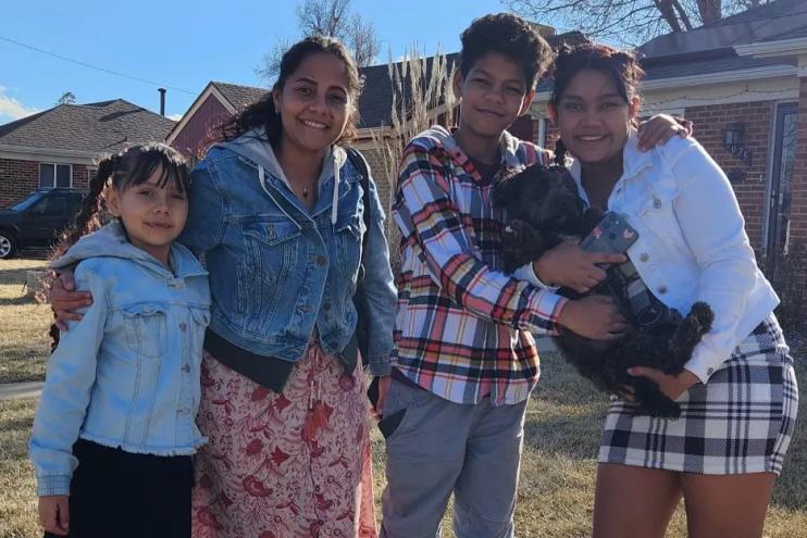 Mia Fernanda belongs to the family of Rosemely Perez