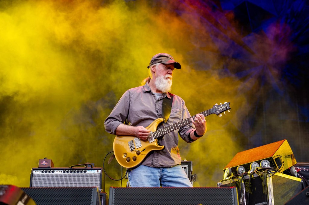 widespread panic performing at empower field in denver