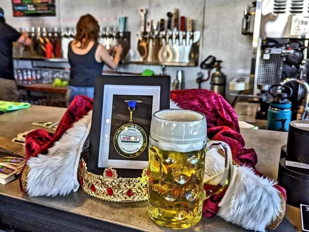 Crown and medal and beer.