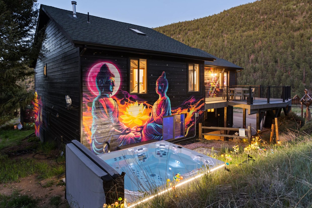Psychedelic Art-Inspired Airbnb Hummingbird Hill Hosts Mural-Tourists and More