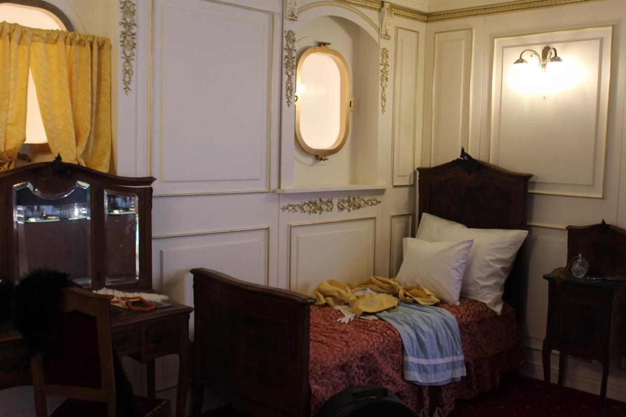 A small bedroom