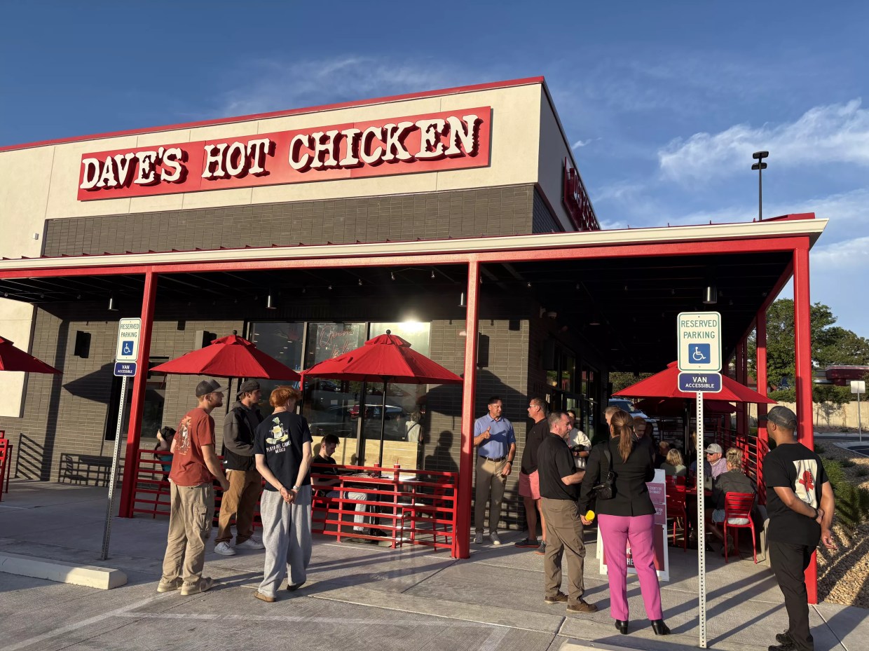 Every Opening and Closing This Week: Noodles Express Is Back, and Dave’s Hot Chicken Is Hot!