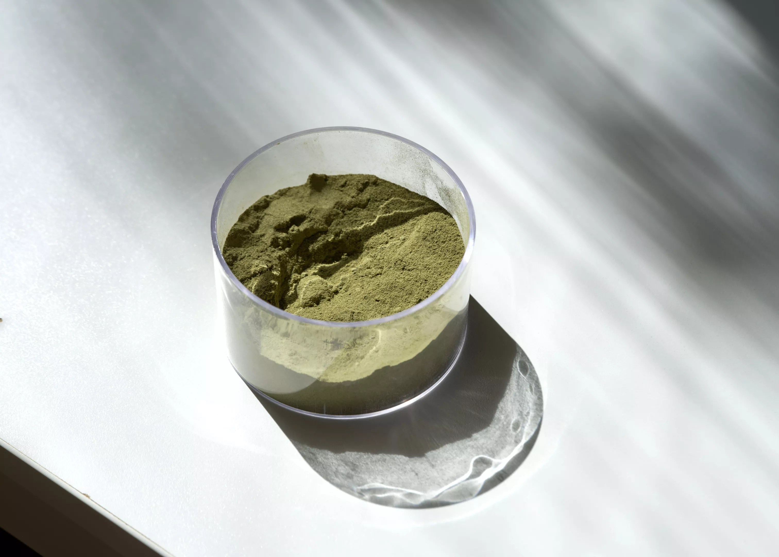 jar of green powdered kratom