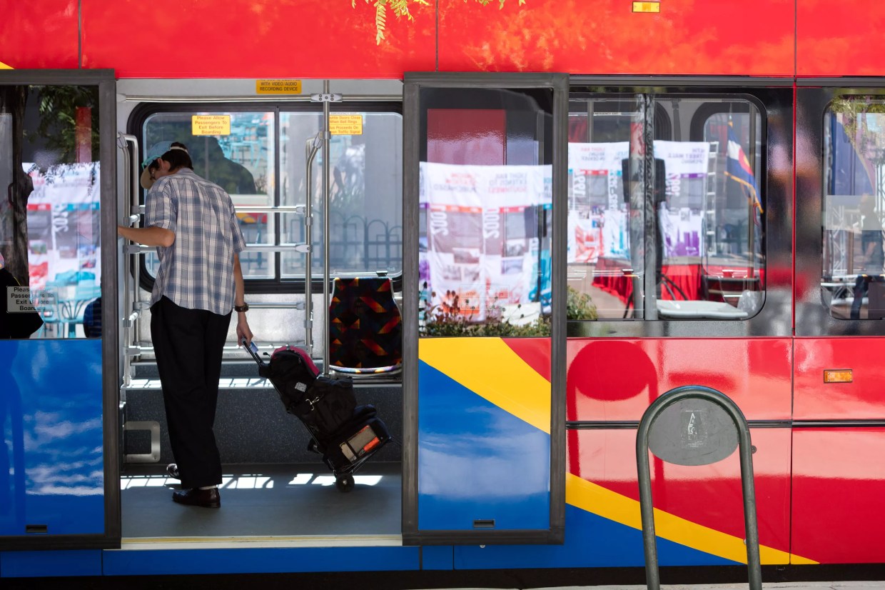 16th street free mall ride bus